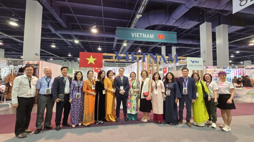 Vietnamese garment makers seek market opportunities at US fashion trade show